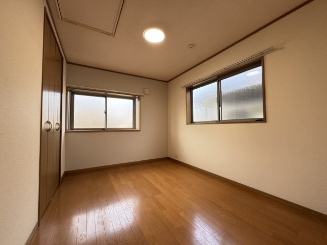 昭島市大神町戸建の寝室