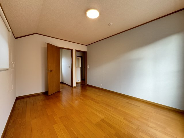 昭島市大神町戸建の洋室