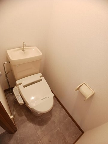 ニューシティシャンテのトイレ|落ち着いた色調のトイレです