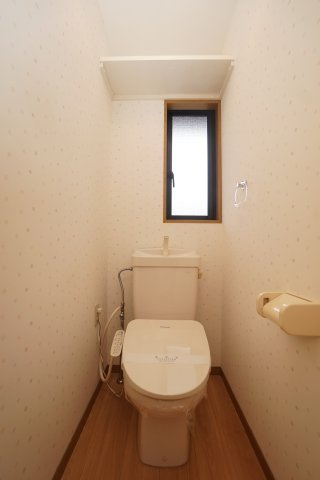 ラッキータウン庭瀬G棟のトイレ|落ち着いたトイレです