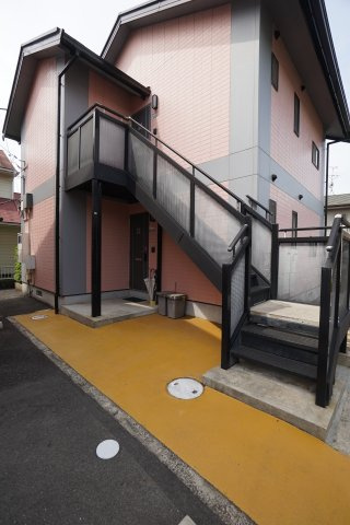 ラッキータウン庭瀬G棟のエントランス|清潔なエントランスです