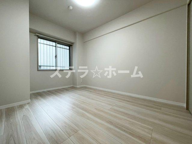 コスモシティ森林公園参番館の洋室|落ち着いた色調の洋室です