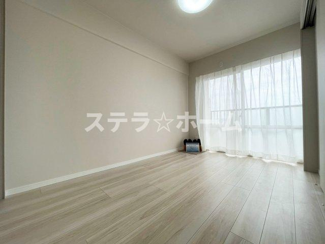 コスモシティ森林公園参番館の洋室|明るい洋室です