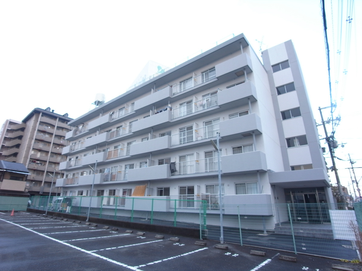 第2林マンションの外観