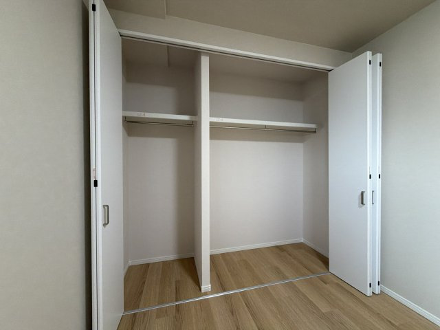 グリーンマンション神松寺ナチュレ参番館の収納|【新設】収納タップリのワイドクローゼット付きです。