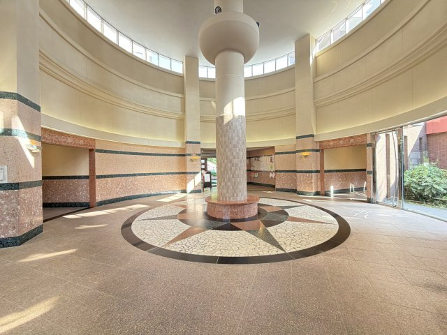 グリーンマンション神松寺ナチュレ参番館のその他|【共用部】エントランスから始まる、広さが奏でる優雅な雰囲気。。