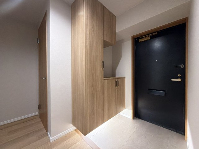 グリーンマンション神松寺ナチュレ参番館の玄関|【新設】これだけあれば安心！靴もたくさん収納できます♪