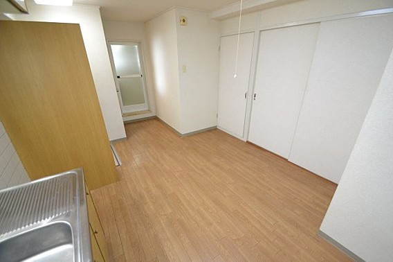 神戸市灘区岩屋北町４丁目の賃貸マンションの居間・リビング