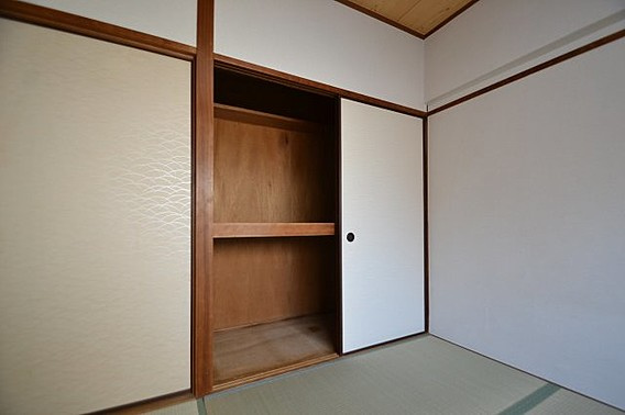 神戸市灘区岩屋北町４丁目の賃貸マンションの収納
