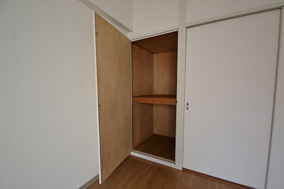 神戸市灘区岩屋北町４丁目の賃貸マンションの収納
