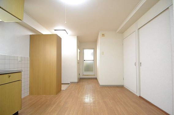 神戸市灘区岩屋北町４丁目の賃貸マンションの居間・リビング