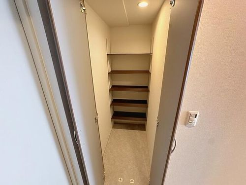 神戸市東灘区岡本１丁目の賃貸マンションの玄関