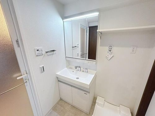 神戸市東灘区岡本１丁目の賃貸マンションの洗面所