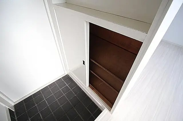 神戸市灘区弓木町５丁目の賃貸マンションの玄関