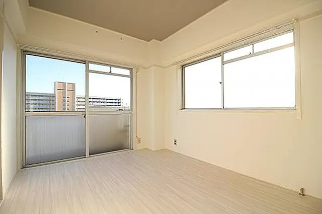 神戸市灘区弓木町５丁目の賃貸マンションの居間・リビング
