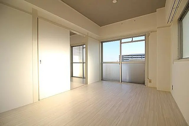 神戸市灘区弓木町５丁目の賃貸マンションの居間・リビング