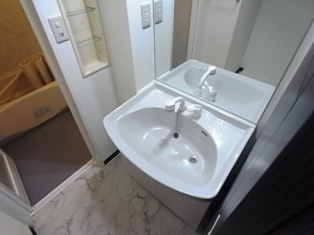 神戸市中央区海岸通４丁目の賃貸マンションの洗面所