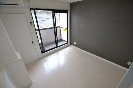 神戸市灘区六甲台町の賃貸マンションの居間・リビング