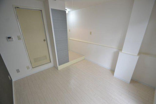 神戸市灘区六甲台町の賃貸マンションの居間・リビング