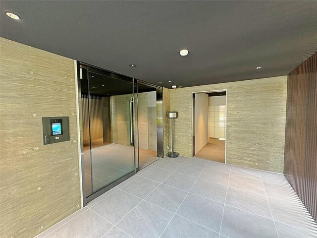 西宮市松原町の賃貸マンションのエントランス