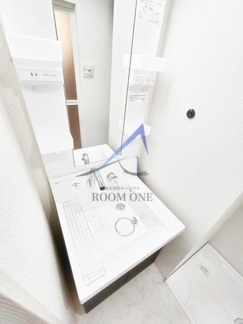 b’CASA池袋WESTの洗面所|独立洗面台です。