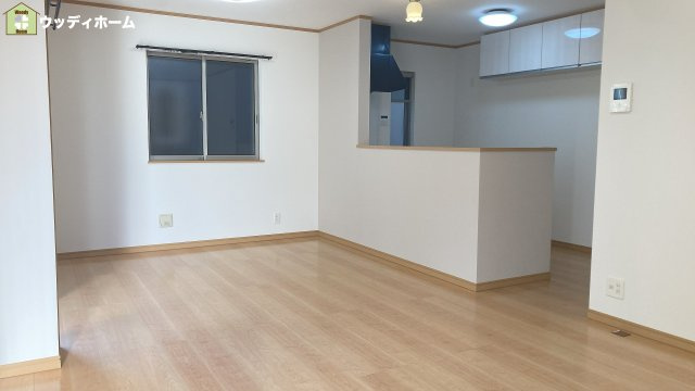 川口市北園町　中古一戸建ての居間・リビング