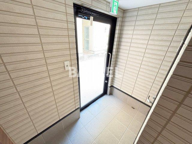 ヴェルメゾン三津屋中のエントランス