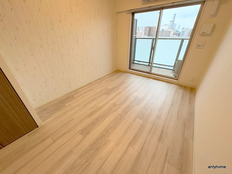 プレサンス　ＤＯＭＥＣＩＴＹ　コレーレ　仲介手数料無料の居間・リビング