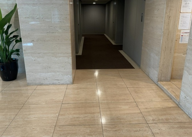 【その他共用部分】 | エステ・スクエア成瀬壱番館 | 区分所有者全員で綺麗に維持・管理されている共用部分。廊下やエレベーターホールなども日勤管理体制のもと清潔に保たれています。1991年築ながら手入れの行き届いた良好な管理状態が魅力です。