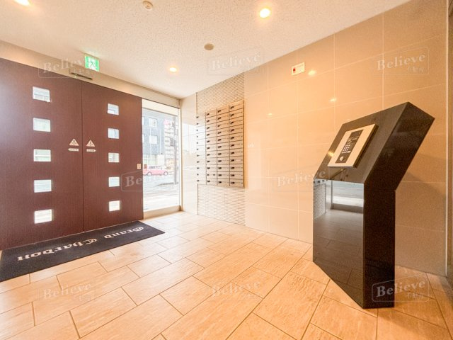 グランドシャルドンのロビー|宅配BOX付きで不在時の荷物の受け取りに便利です☆