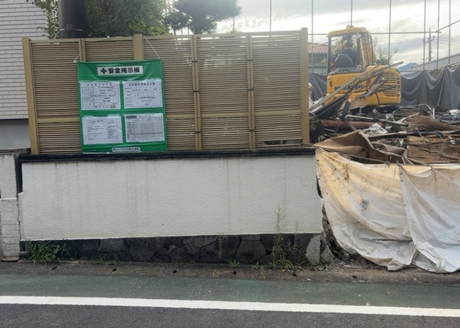 【外観】 | 土地購入を検討されている場合、境界杭がない状態で購入してしまうと境界確定測量をする必要があり、費用がかかります。購入の前に、売主、隣土地所有者立ち合いのもと境界を確定し境界杭を設置するのがベストです。