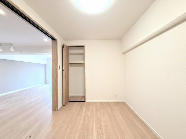 グリーンコーポ東戸塚A棟の収納|◆暮らし心地を大きく左右する収納を、適材適所に配置し使い勝手を考慮しました。空間を余すところなく有効利用した収納は生活空間をより上質なものにしてくれるでしょう。