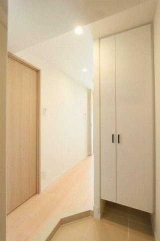 スプレスター上野根岸の玄関