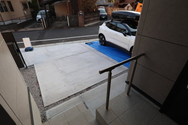 《仲介手数料無料》小金井市貫井南町３丁目1-7新築一戸建てケイアイグレイスの駐車場