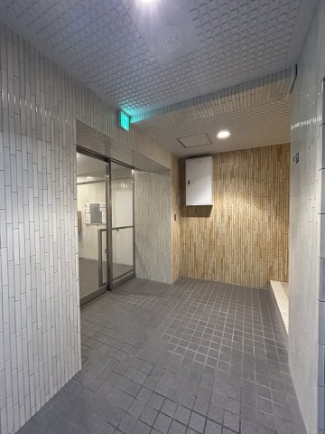 アビタシオン九条のロビー