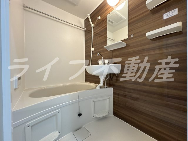 エルドムス陽光三番館の浴室|落ち着いた空間のお風呂です