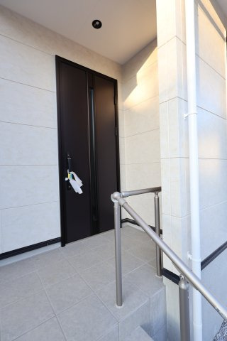 《仲介手数料無料》小金井市貫井南町３丁目1-7新築一戸建てケイアイグレイスの玄関