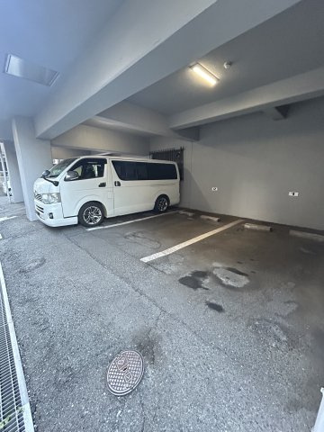 アビタシオン九条の駐車場