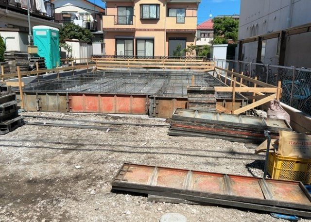 【庭】 | 庭があることでガーデニングや家庭菜園はもちろん、こどもの遊び場やペットを放して遊ぶことができます。また、家の周囲に余裕があるということです。隣地との間があれば、十分な日当たりと、風通しが確保できます。