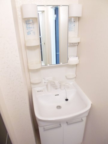 D-room都の洗面所|明るい洗面所です★