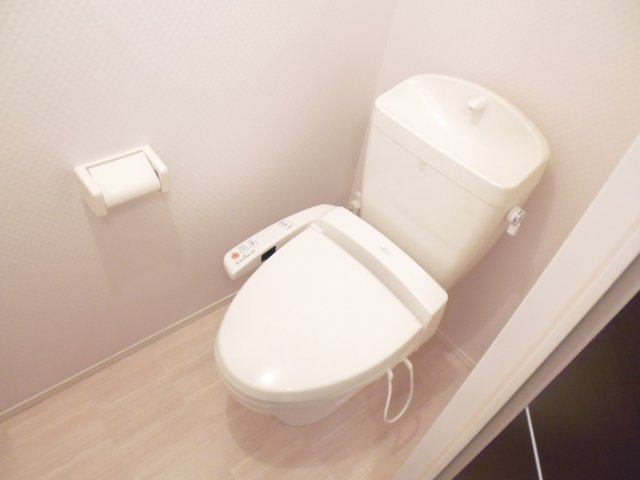 D-room都のトイレ|嬉しい温水洗浄便座付き♪