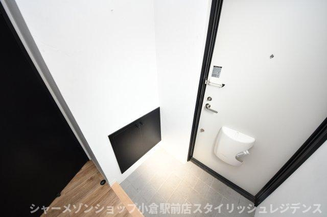 須賀町アパートメントの玄関