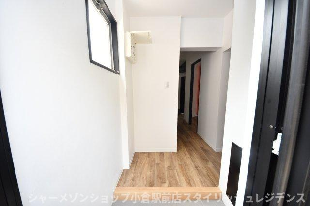 須賀町アパートメントの玄関