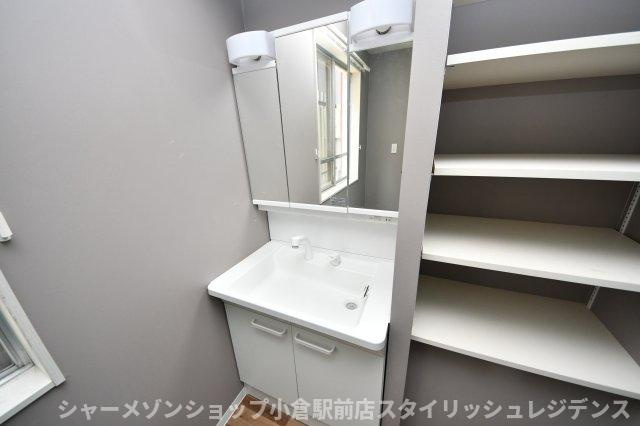 須賀町アパートメントの洗面所