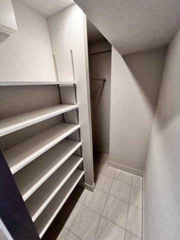 びゅうリエット横浜東神奈川の内装|シューズクローク　※別号室の参考写真です(現況優先・仕様違いの場合あり)