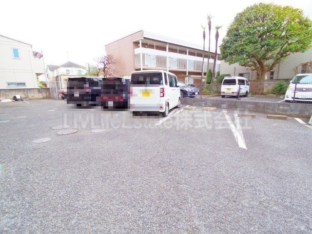 リヴェールフレア田無の駐車場