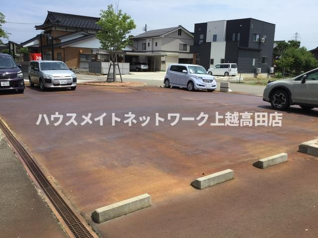 プルーリオン S棟の駐車場|消雪付駐車場