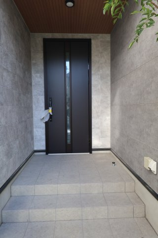 《仲介手数料無料》杉並区南荻窪３丁目30-17新築一戸建てケイアイグレイスの玄関