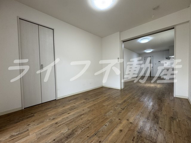 クリエオーレ大今里Ⅱの居間・リビング|こちらの居間で趣味の時間をお楽しみください
