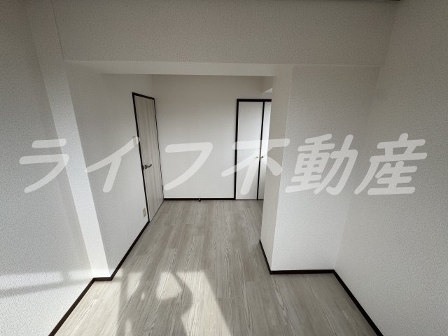 クリスタルアークの内装|明るい色調の室内です
